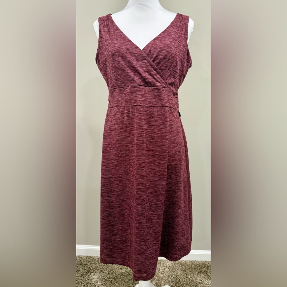 Casual, Flattering Maroon Dress